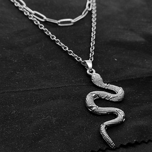 dupla-ezüst-színű-nyaklánc-kígyó-medállal