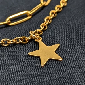 Kép 2/2 - -csillag-charmos-karkötő-arany-szinu
