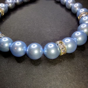 Kép 3/4 - Silky Blue Elegance – kék színű gyöngy nyaklánc, dobozban