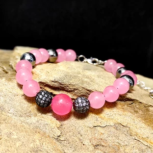 Kép 5/5 - Pretty in Pink – Jade és hematit ásvány karkötő dobozban