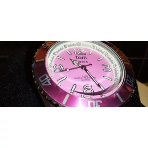 Kép 6/6 - TOM WATCH szilikonszíjas, nagy számlapos (44 MM), cseppálló női karóra, 5 ATM - Videóbemutatóval