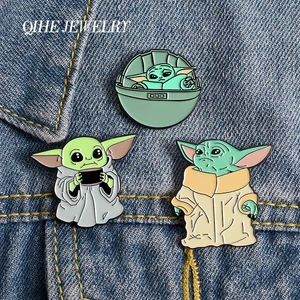 Kép 5/5 - Baby Yoda kitűző