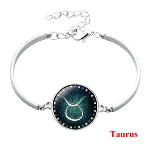 Kép 1/2 - Csillagjegy karkötő, szép zöld medállal, bika (Taurus)