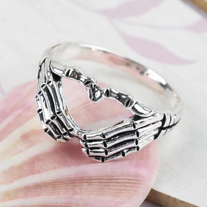Szívet formáló kéz gyűrű, több méretben