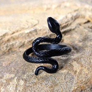 Retró fekete kígyós állítható méretű gyűrű II.