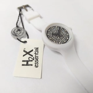 Kép 3/3 - Luxus strasszos Haurex cseppálló, szilikonszíjas női óra (34mm)