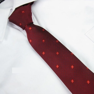 bordó virágos nyakkendő