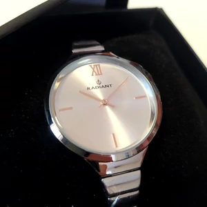 Kép 3/4 - eredeti-radiant-letisztult-acelszijas-exkluziv-noi-ora-34-mm-sajatmarkas-dobozban