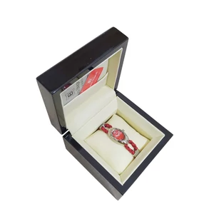 Kép 4/4 - Laura Biagiotti fonott bőrszíjas, ultra trendi luxus női karóra (22 MM) dobozzal, piros