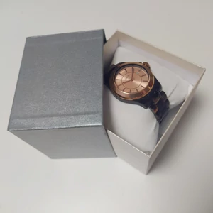 Kép 3/3 - LORUS eredeti, extravagáns, luxus uniszex karóra (36 MM) dobozzal