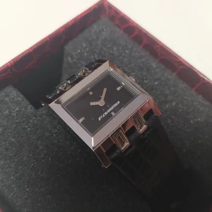 Kép 3/4 - Chronotech ultraelegáns, bőrszíjas, luxus női karóra, dobozzal (25 mm) 3 ATM