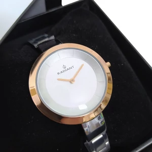 Kép 4/4 - eredeti-radiant-premium-vekonyszijas-noi-ezust-rose-arany-karora-35-mm-dobozzal