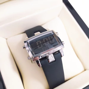 Kép 3/4 - Klasszikus és elegáns LAURA BIAGIOTTI üzleti digitális karóra (38 mm), 5 ATM