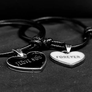 Kép 2/2 - I-love-you-páros-karkötő, fekete