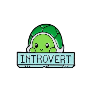 Kép 1/5 - introvert-teknős-kitűző