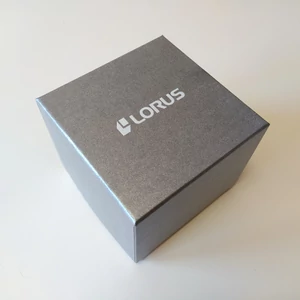 Kép 4/4 - LORUS eredeti, extravagáns, luxus szövetszíjas, vízálló férfi chronograph karóra (43 MM) dobozzal (10 ATM)
