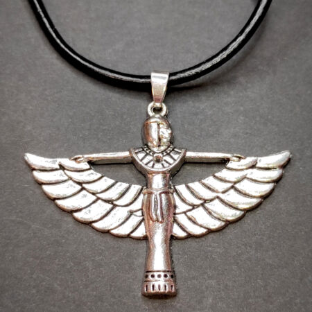 egyiptomi-istennő-medál-nyaklánccal