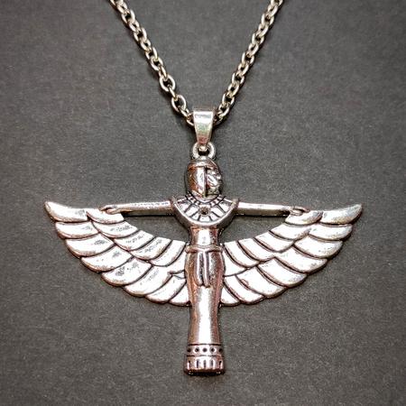 egyiptomi-istennő-medál-nyaklánccal