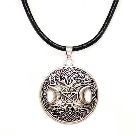 wicca-hold-istennő-pentagram-medál-nyaklánccal