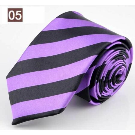 lila csíkos nyakkendő