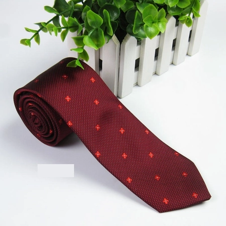 bordó virágos nyakkendő