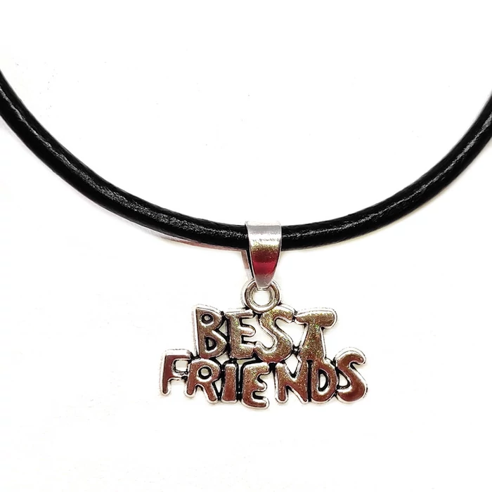 best-friends-felirat-medál-nyaklánccal