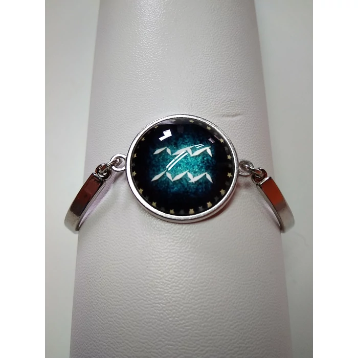 Csillagjegy karkötő, szép zöld medállal, vízöntő (Aquarius)