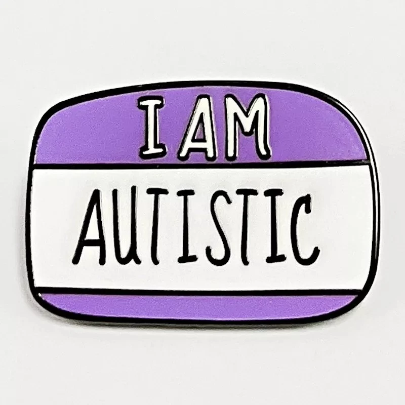 'I am autistic - Autista vagyok' kitűző